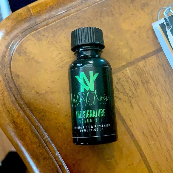 Unopened (New) Velvet Noir signature Beard Oil - Picture 1 of 4